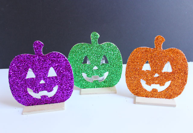 Glittery jack-o-lantern pumpkins - the perfect kids Halloween craft!