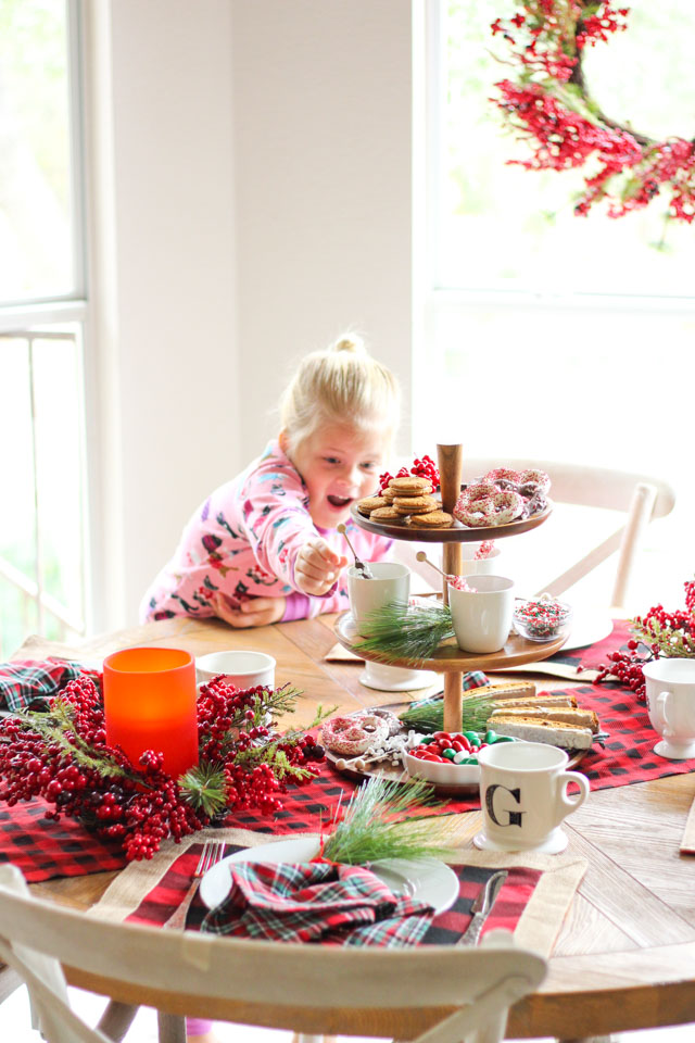 How to create a special Christmas breakfast table!