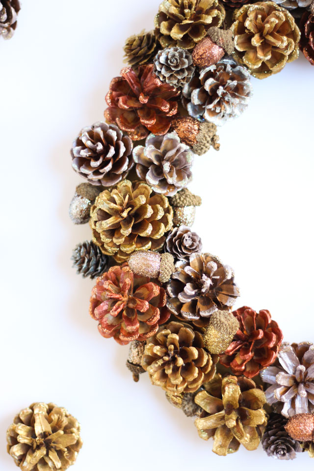 Pinecone craft idea - paint them metallic colors and edge with glitter glue - so pretty!