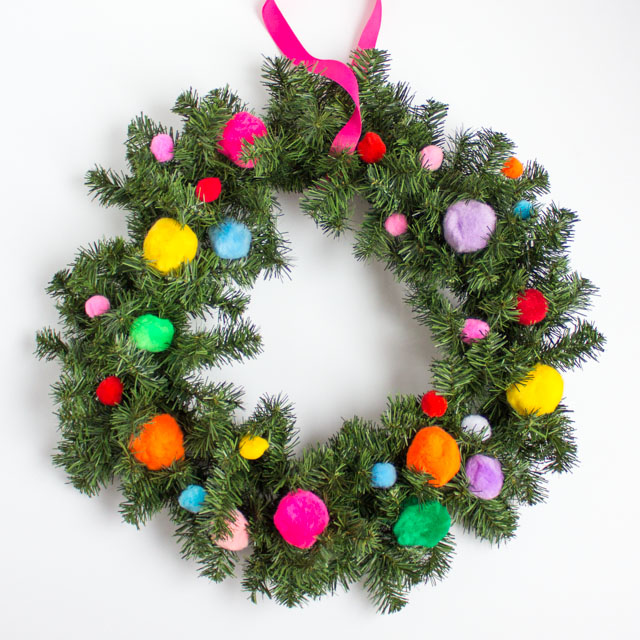 Five minute pom-pom Christmas wreath!