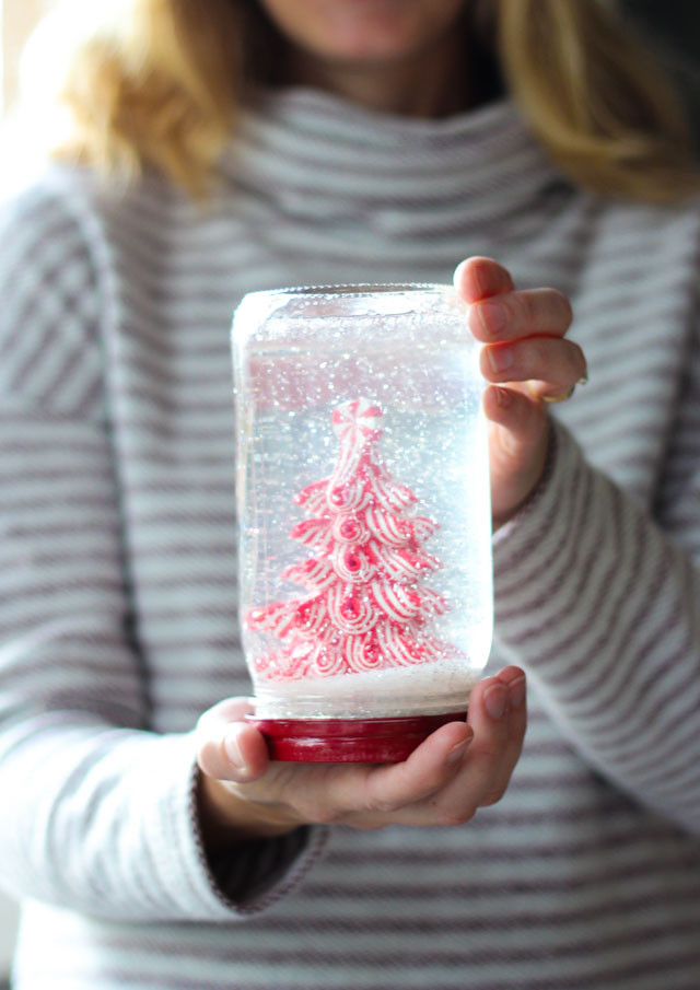 Mason ball jar snow globe idea Mason ball jar snow globe idea