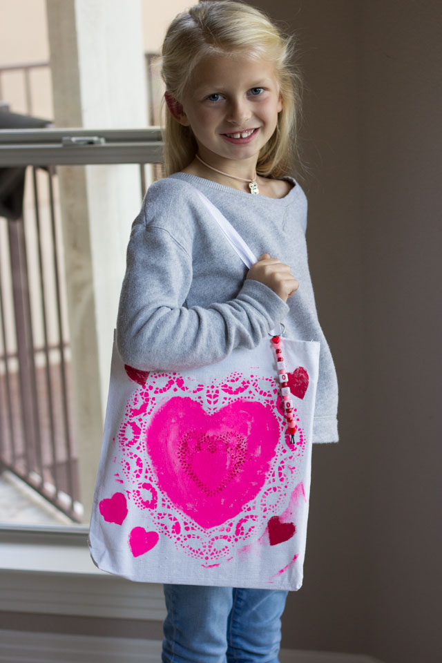 Use paper heart doilies to create these cute stamped tote bags for Valentine's Day!