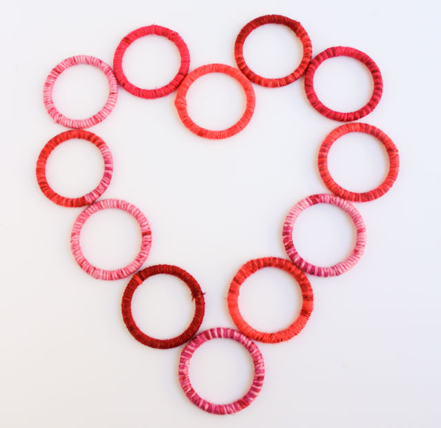 How to make a yarn-wrapped heart wreath