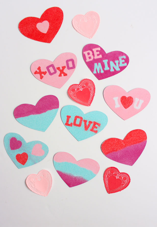 Such a fun kids sand art valentine card idea! #valentinecard #valentinecraft #sandart