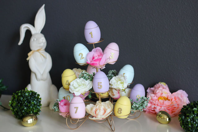 Such a pretty Easter countdown calendar idea! Fill the eggs with candy and an Easter Bible verse. #eastercountdown #eastercalendar #eastercraft