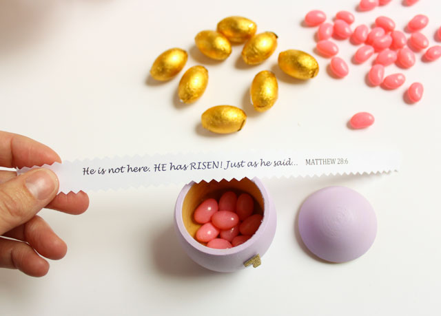 Such a pretty Easter countdown calendar idea! Fill the eggs with candy and an Easter Bible verse. #eastercountdown #eastercalendar #eastercraft