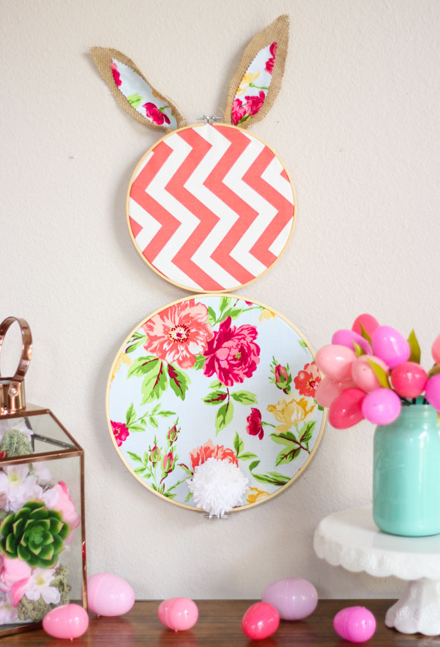 Make this sweet embroidery hoop Easter bunny in minutes! #embroideryhoop #bunnycraft #bunnywreath #fabricbunny Make this sweet embroidery hoop Easter bunny in minutes! #embroideryhoop #bunnycraft #bunnywreath #fabricbunny