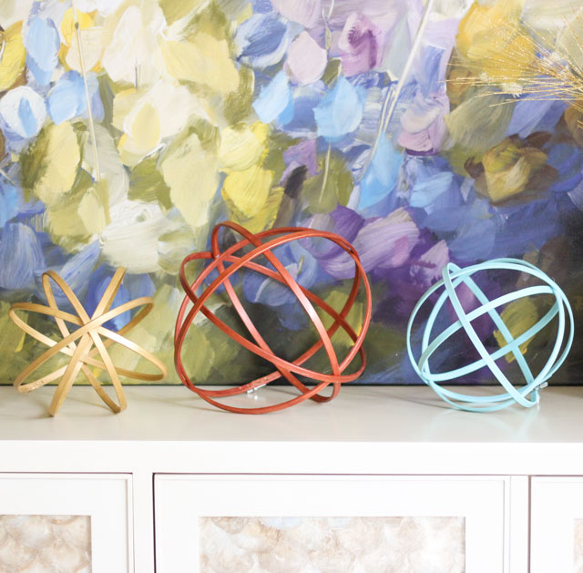 Make these embroidery hoop spheres for just a few dollars each! #embroideryhoop #orb #sphere