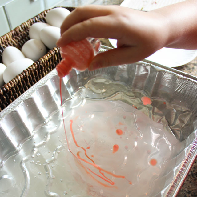 How to marble Easter eggs with nail polish! #eastereggideas #eastereggs #marbling