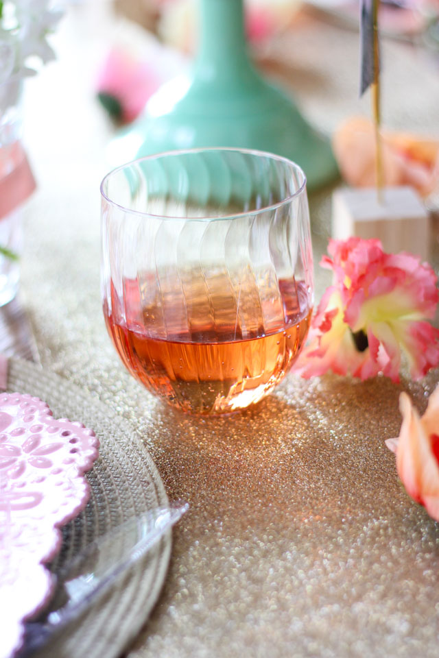 Create an elegant Mother's Day brunch with these simple ideas using Chinet Cut Crystal! #spon #mothersdayideas #brunchideas #mothersdaybrunch #springparty