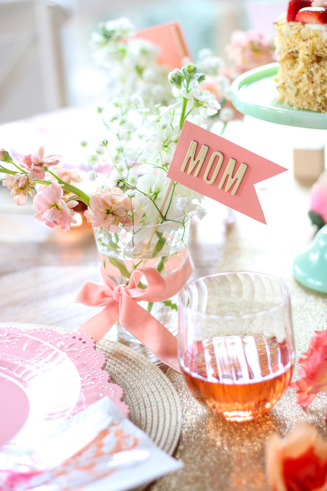 Mother's Day Brunch Table Setting Ideas & Tablescape Decorations