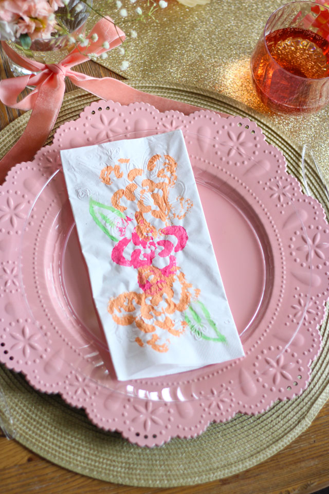 Create an elegant Mother's Day brunch with these simple ideas using Chinet Cut Crystal! #spon #mothersdayideas #brunchideas #mothersdaybrunch #springparty