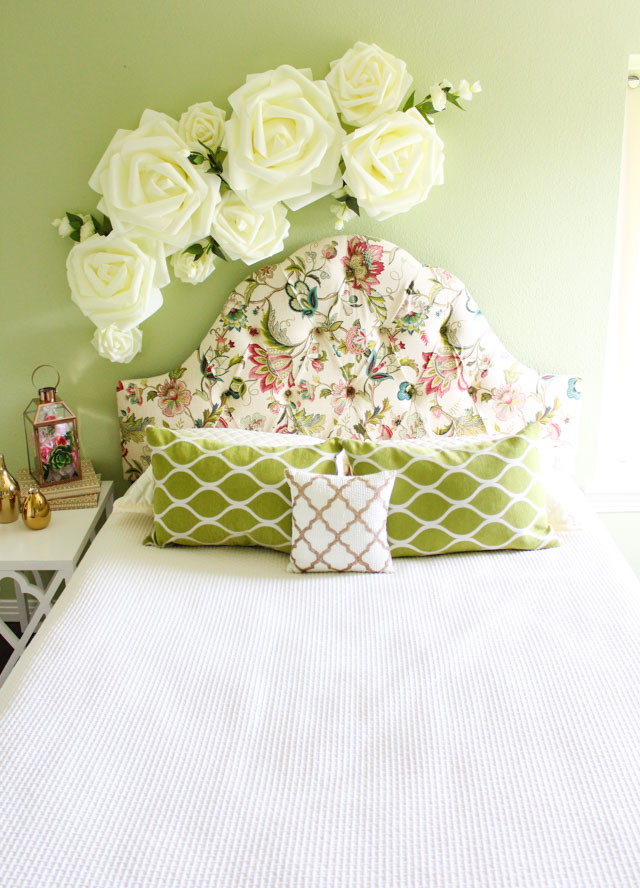 Give your bedroom a spring update with this floral wall decor! #floralwalldecor #floraldecor #flowerdecor Give your bedroom a spring update with this floral wall decor! #floralwalldecor #floraldecor #flowerdecor