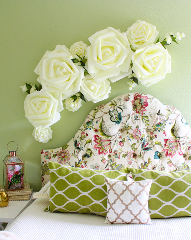 Give your bedroom a spring update with this floral wall decor! #floralwalldecor #floraldecor #flowerdecor