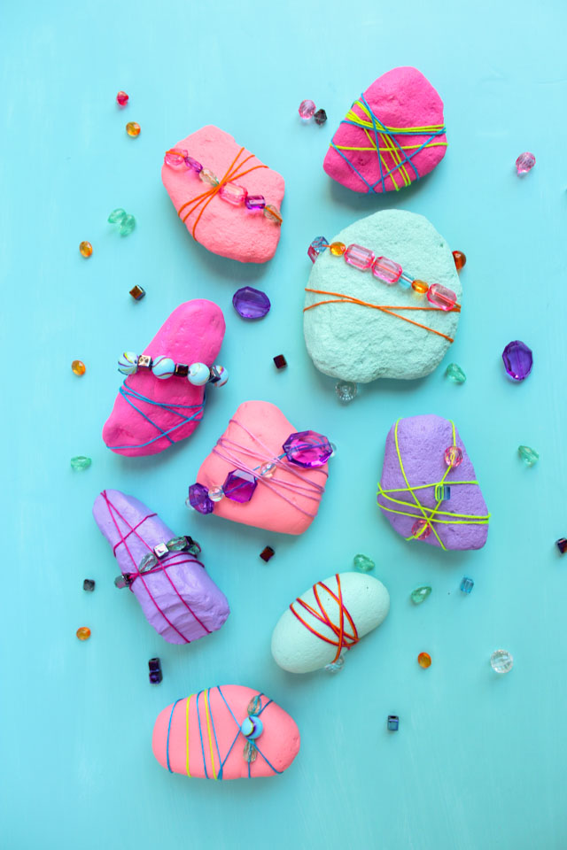 Rocks never looked so pretty! Decorate them with beads and jewels for pretty garden rocks or paperweights! #rockpainting #gardenrocks #kidscraft #naturecraft #kidmademodern