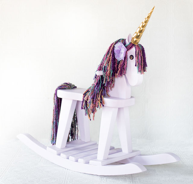 Check out 13 of the sweetest unicorn craft ideas you'll find. So much cuteness! #unicorncraft #unicorncrafts #unicornparty #unicorndecor