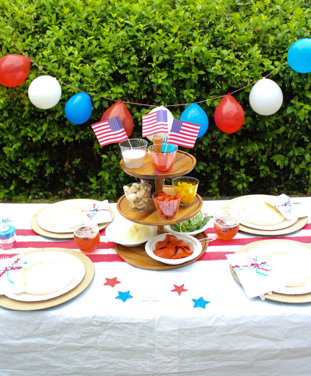 Patriotic Pizza Party Idea #memorialdayparty #fourthofjulyparties #4thofjulyparties