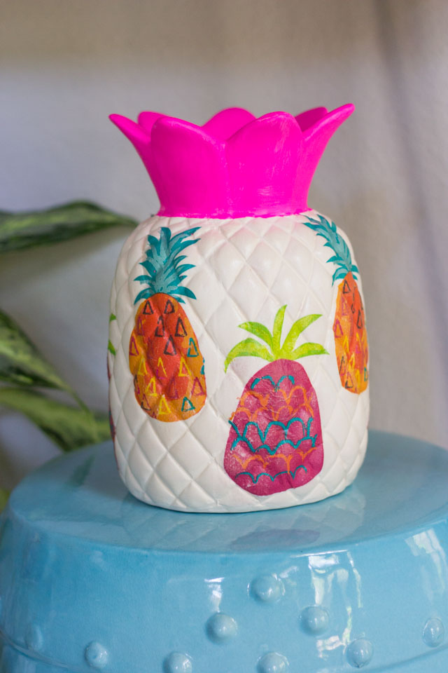 DIY ceramic pineapple decor ideas! #pineapplecrafts #summercrafts #diypineapple #modpodgecrafts