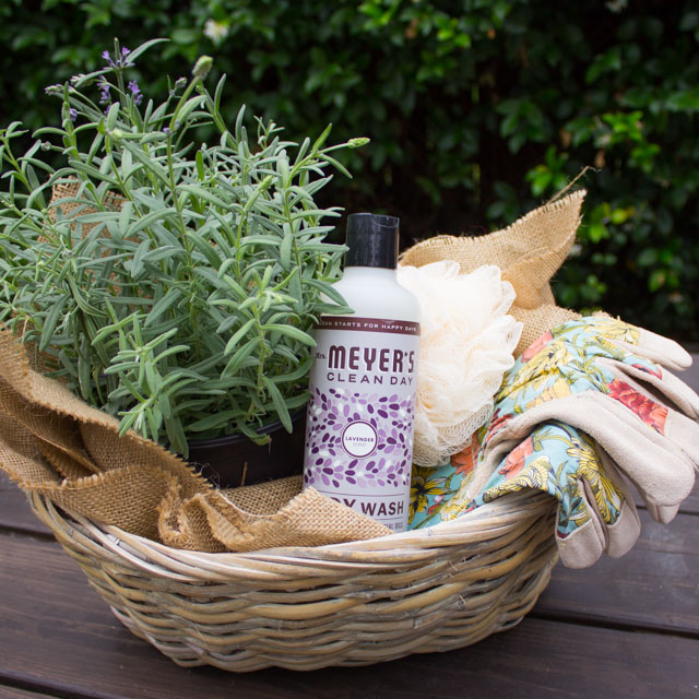 Summer Hostess Gift Idea: Garden Gift Basket