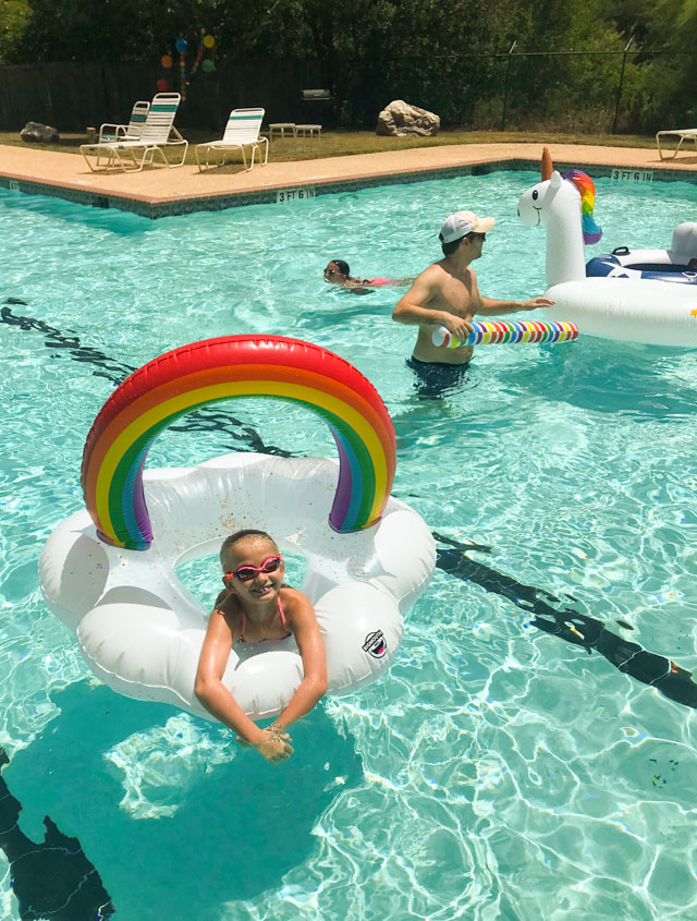 Lots of simple ideas for a rainbow unicorn birthday pool party! #unicornparty #rainbowparty #unicornbirthday