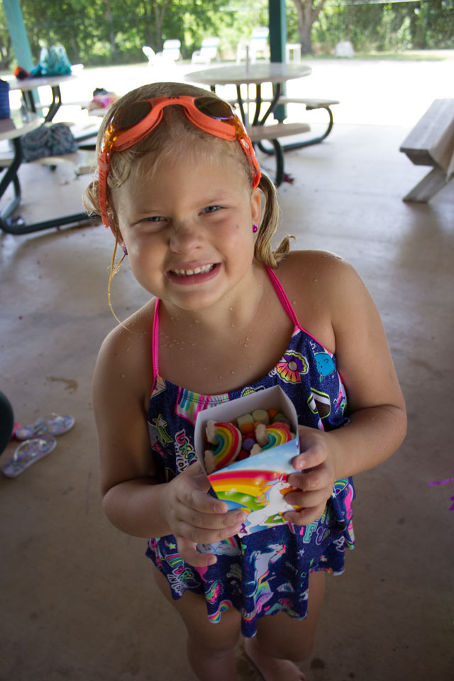 Lots of simple ideas for a rainbow unicorn birthday pool party! #unicornparty #rainbowparty #unicornbirthday