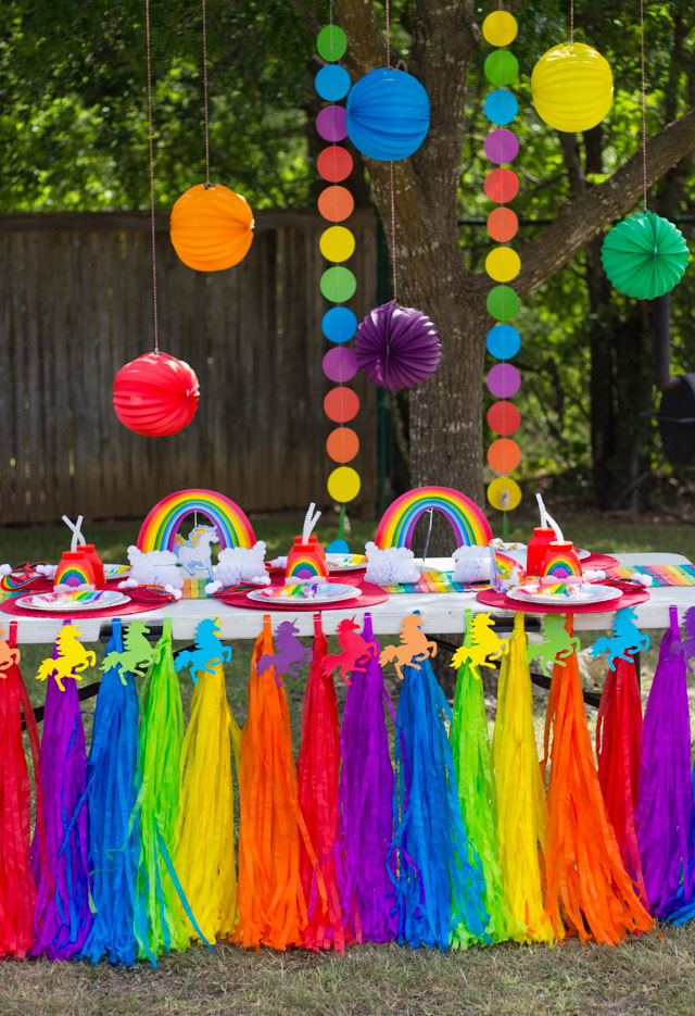 Lots of simple ideas for a rainbow unicorn birthday pool party! #unicornparty #rainbowparty #unicornbirthday