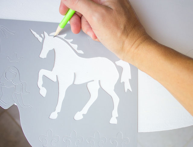 Stencil a kids table with unicorns! #unicorns #stencil #kidstable #marthastewart