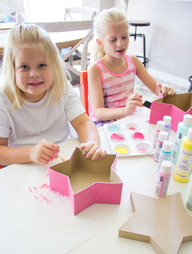 Stenciling paper mache with kids #stencil #papermache #marthastewart