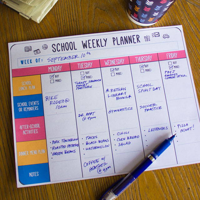 Download this free school weekly planner printable to stay on top of your back-to-school routine! #freeprintable #printable #weeklyplanner #schoolplanner #schoolcalendar