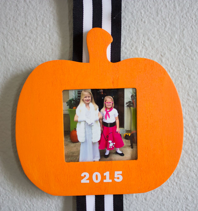 A fun way to display photos of your kids' Halloween costumes over the years! #halloweenphotodisplay #halloweenphotos #halloweencostumes