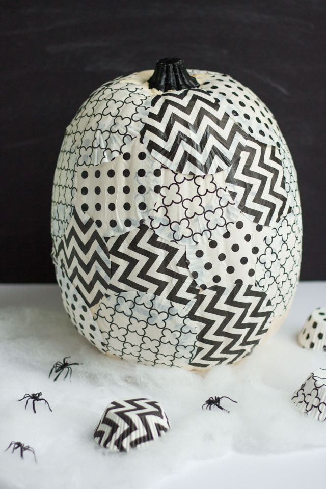 Cover a pumpkin with cupcake liners for a fun pumpkin decorating idea! #cupcakewrappercrafts #cupcakelinercrafts #pumpkinideas