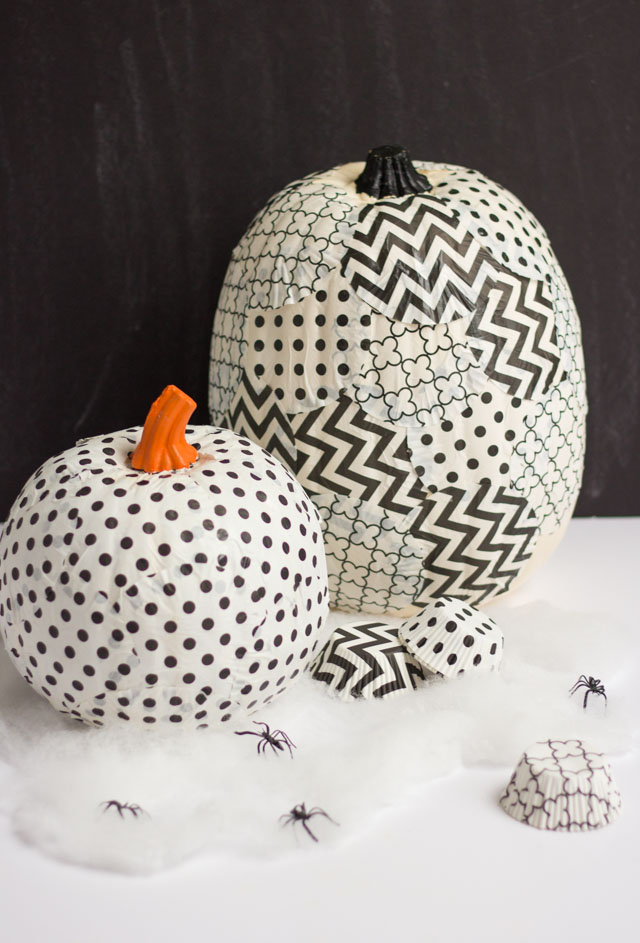 Cover a pumpkin with cupcake liners for a fun pumpkin decorating idea! #cupcakewrappercrafts #cupcakelinercrafts #pumpkinideas Cover a pumpkin with cupcake liners for a fun pumpkin decorating idea! #cupcakewrappercrafts #cupcakelinercrafts #pumpkinideas