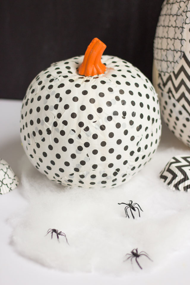 Cover a pumpkin with cupcake liners for a fun pumpkin decorating idea! #cupcakewrappercrafts #cupcakelinercrafts #pumpkinideas