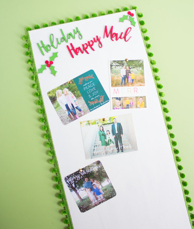  Create a holiday card display with a cork board! #holidaycarddisplay #christmascarddisplay #christmascardholder #cardholder #carddisplay #craftcuts