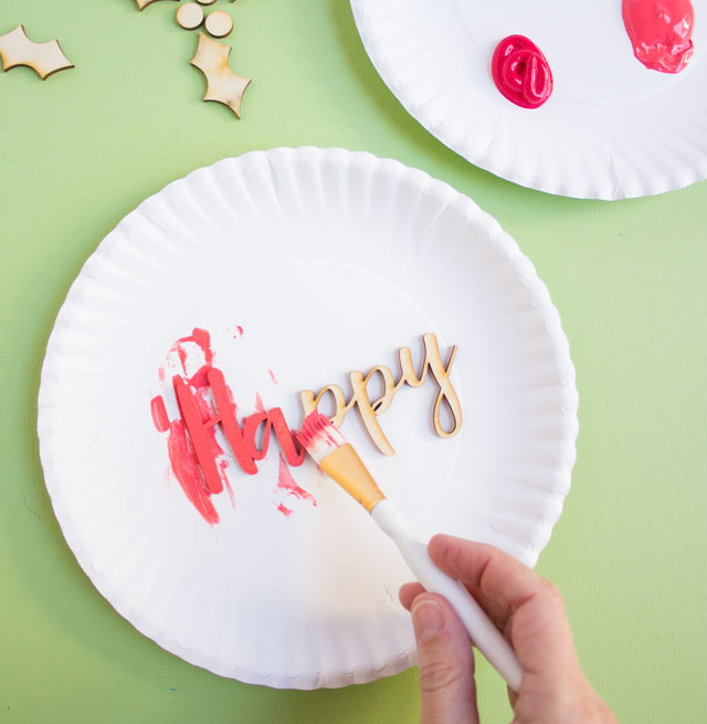  Create a holiday card display with a cork board! #holidaycarddisplay #christmascarddisplay #christmascardholder #cardholder #carddisplay #craftcuts