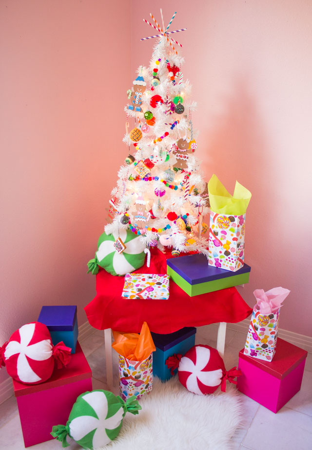 candyland christmas outdoor decorations ideas