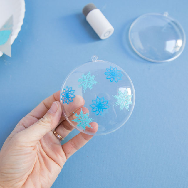 Stencil clear ornaments with snowflakes and fill them with snow! #christmasornaments #snowflakeornaments #clearornaments #marthastewartcrafts #plaidcrafts