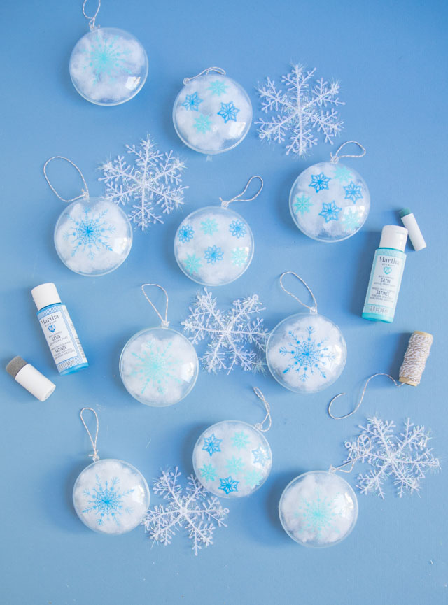 Stencil clear ornaments with snowflakes and fill them with snow! #christmasornaments #snowflakeornaments #clearornaments #marthastewartcrafts #plaidcraftsv