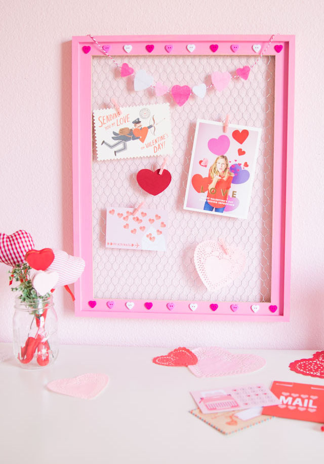 Chicken wire valentines day card display