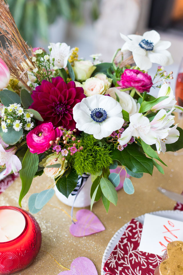 Valentine's Day bouquet from The Vintage Bouquet Bar #valentinesbouquet #valentinesflowers