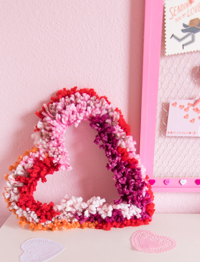 DIY Rustic Valentine Wreath with Yarn and hearts - The Crafting Nook