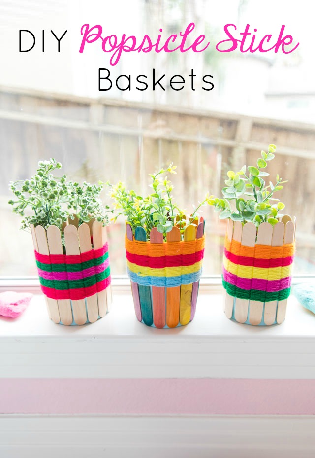 Use popsicle sticks and yarn to make these pretty woven baskets. Such a fun kids craft! #yarncrafts #kidscrafts #popsiclestickcrafts #popsiclestickweaving #kidsweaving