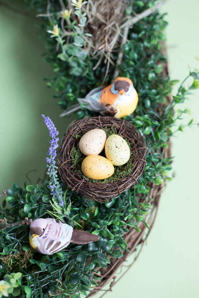 Make a beautiful spring wreath with faux birds, greenery, and nature elements. #birdwreath #springwreath #naturecrafts #birdcrafts