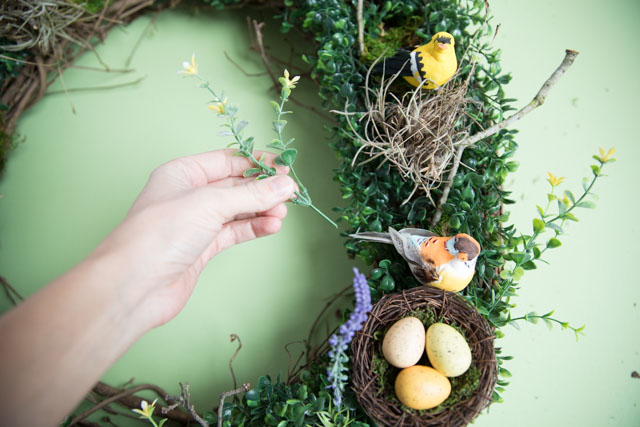 Make a beautiful spring wreath with faux birds, greenery, and nature elements. #birdwreath #springwreath #naturecrafts #birdcrafts