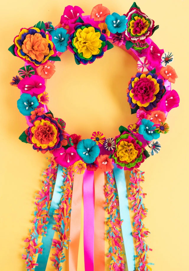 How to make a San Antonio fiesta wreath #fiestawreath #cincodemayowreath #cornhuskflowerwreath #mexicanflowerwreath
