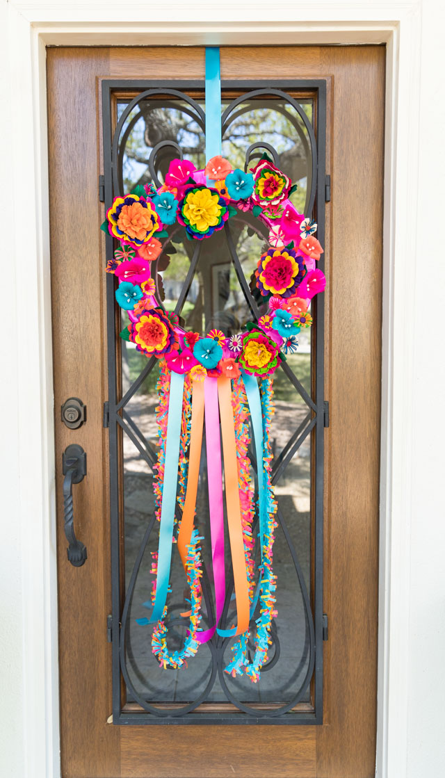 Check out this pretty DIY fiesta wreath idea. Perfect for a San Antonio fiesta or Cinco de Mayo wreath!