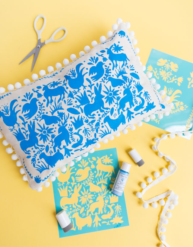 How to make an otomi pillow with stencils #otomi #otomipillow #mothersdaydiy #mothersdaycrafts