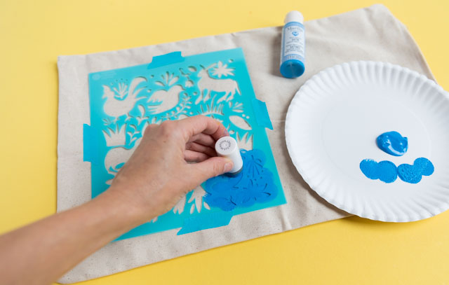 DIY Otomi pillow craft idea #otomi #otomipillow #mothersdaydiy #mothersdaycrafts