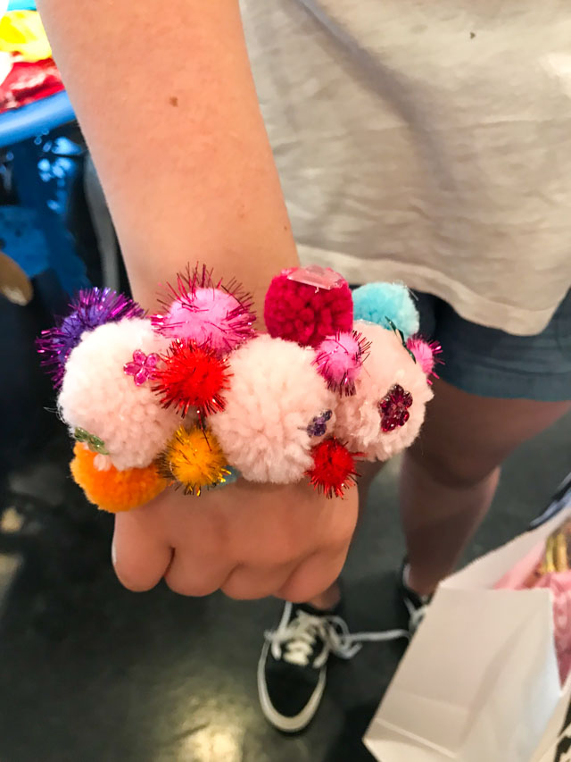 Pom-pom bracelets #pompombracelets #Pompomcrafts