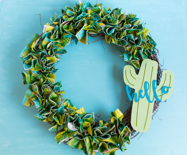 How to make a napkin wreath